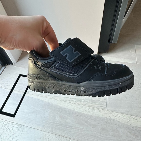 Toddler New Balance 550 sneaker black on black size 9.5T - Picture 2 of 4